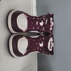 Air Jordan 1 Retro High OG Bordeaux